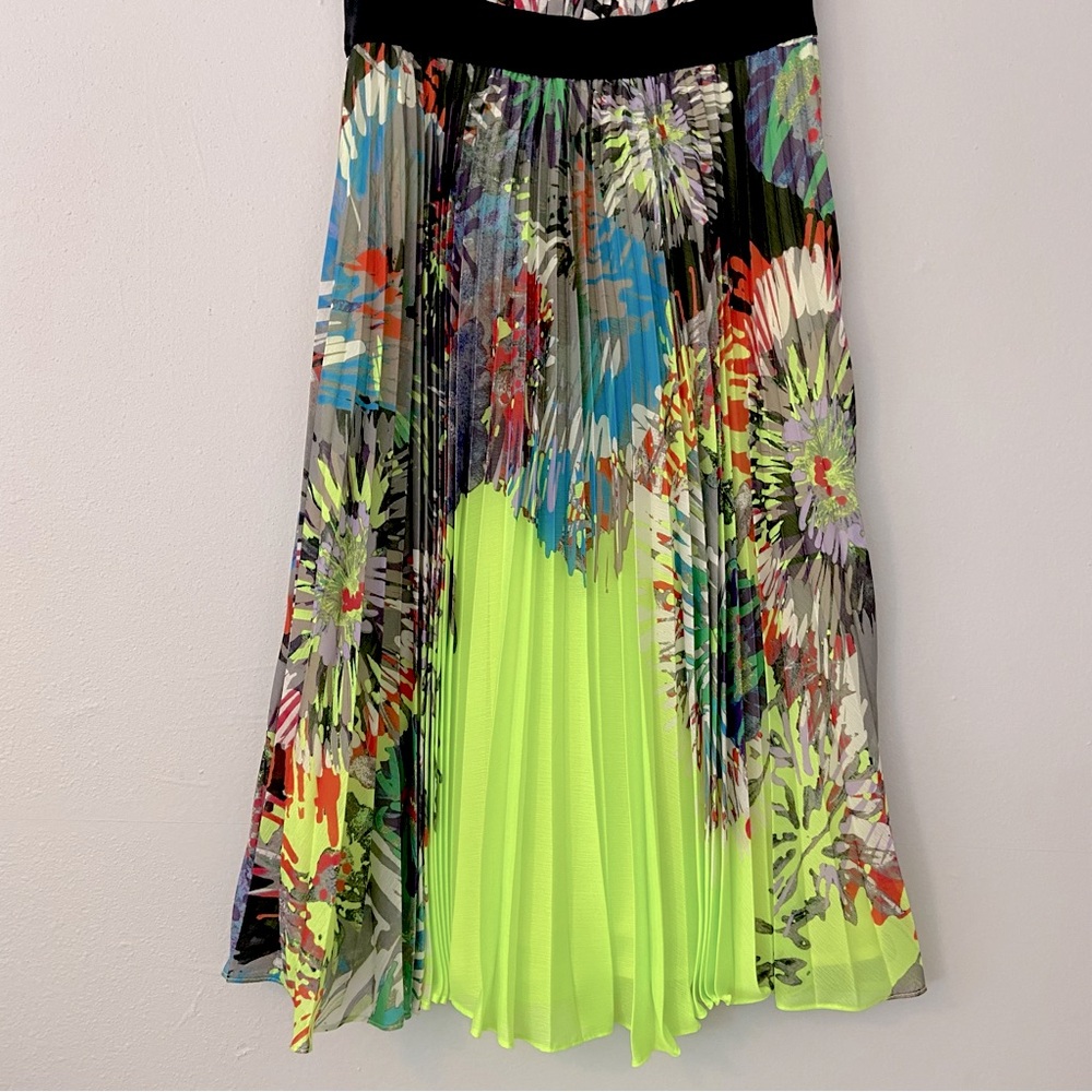 NWT BCBGMaxAzria Sierra Pleated Dress - Picture 6 of 11